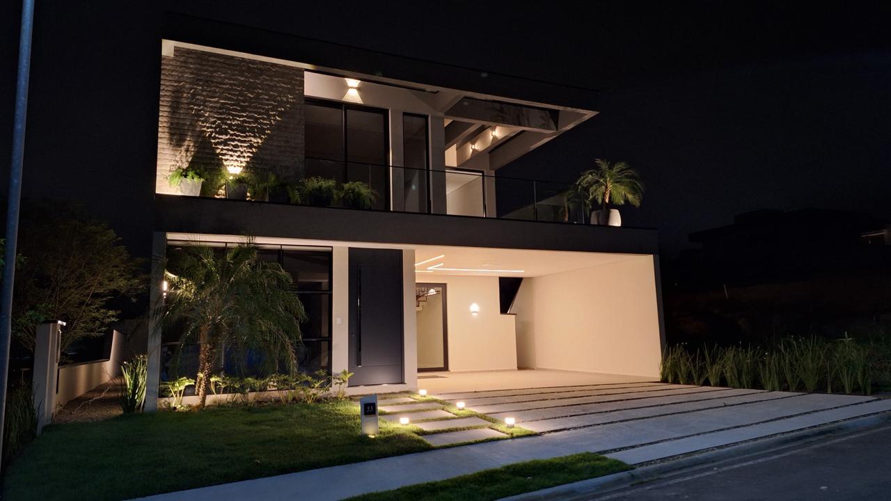 Residência de alto padrão construída pela Rhol Construções